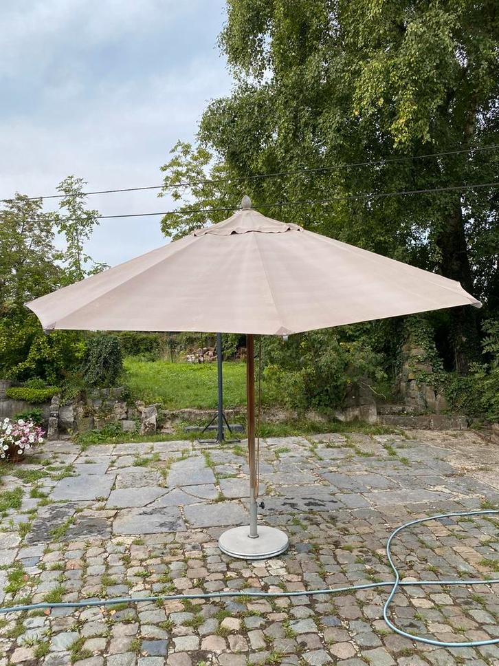 Beau parasol en bois 350cm diamètre, Jardin & Terrasse, Parasols, Utilisé, Parasol sur pied, 3 à 4 mètres, Inclinable, Enlèvement