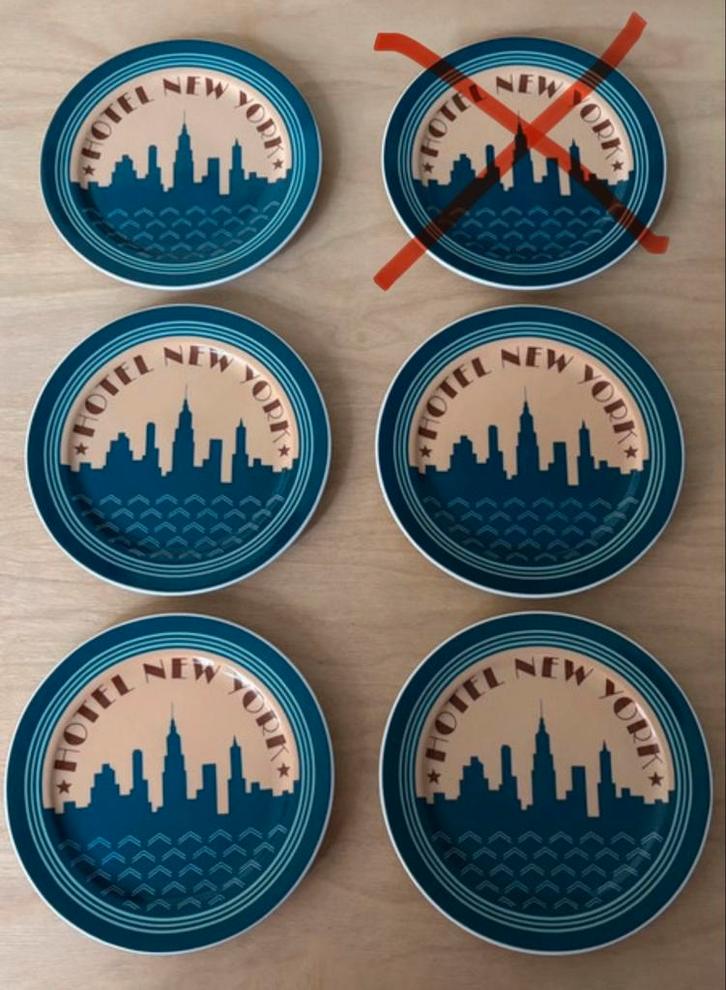 5 borden Euro Disney Disneyland Hotel New York, Huis en Inrichting, Keuken | Servies, Zo goed als nieuw, Bord(en), Ophalen of Verzenden