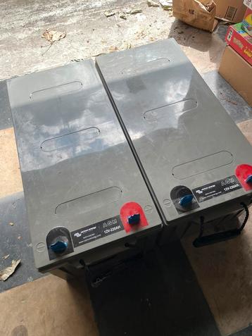 2 Victron AGM 220ah-batterijen (4 jaar te gebruiken) beschikbaar voor biedingen