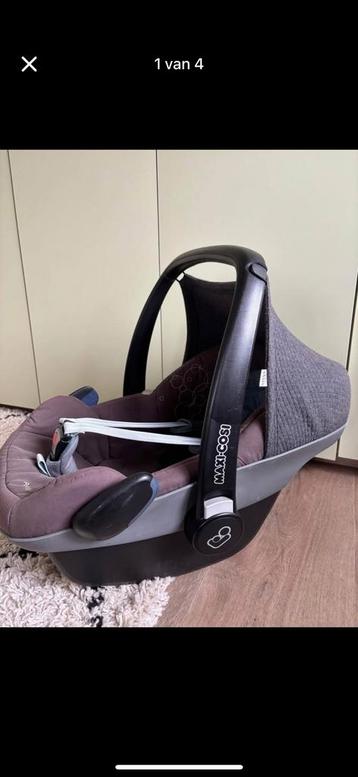 Maxi cosi autostoeltje met voetenzak beschikbaar voor biedingen