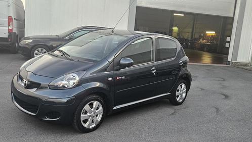 TOYOTA AYGO BENZINE 50kw Euro 5 L.EZ O.K. Jaar 2011, Auto's, Toyota, Bedrijf, Aygo, Airconditioning, Elektrische ramen, Lichtmetalen velgen