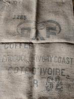 Antieke jute zakken, Ophalen