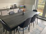 Salle à manger complète avec table TV, 6 chaises de 2 ans., Enlèvement