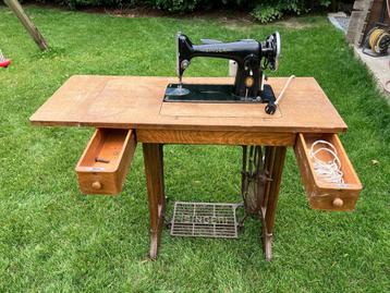 Antiek singer naaimachine beschikbaar voor biedingen