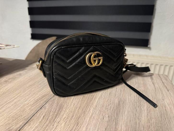 Gucci Marmont mini camera bag, Handtassen en Accessoires, Tassen | Schoudertassen, Gebruikt, Zwart, Leer, Ophalen of Verzenden