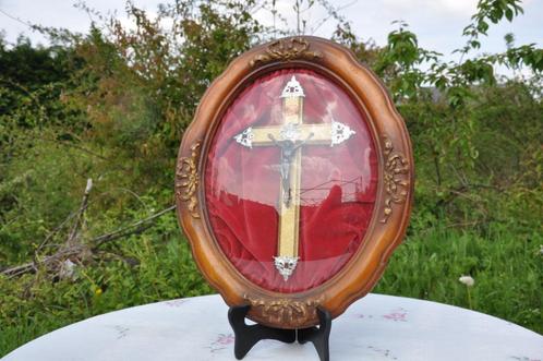cadre oval bombé crucifix tour bois sculpté, Antiquités & Art, Antiquités | Objets religieux, Enlèvement ou Envoi