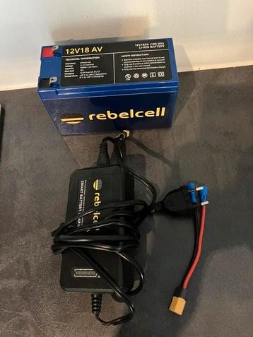 Rebelcell Lithium accu 12V en 18 amp + lader beschikbaar voor biedingen