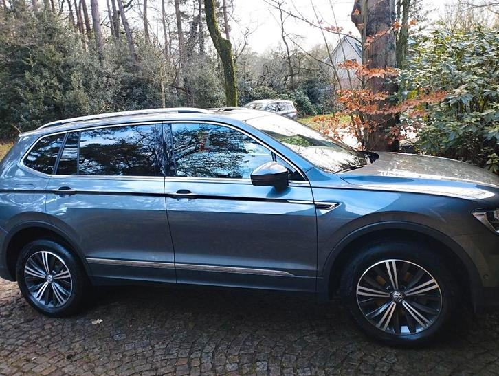 VolkswagenTiguan 1.5 Allspace Pano / 7 pl / trekhaak / leder, Auto's, Volkswagen, Particulier, Tiguan, Achteruitrijcamera, Adaptive Cruise Control