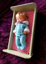 Vintage Poppenbed Met Famosa Pop, Kinderen en Baby's, Ophalen, Zo goed als nieuw