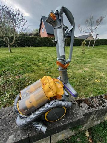 Dyson DC 11 stofzuiger beschikbaar voor biedingen