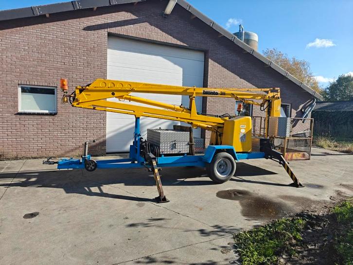 Bronto 311 aanhangerhoogwerker 13 meter, Zakelijke goederen, Machines en Bouw | Liften, Steigers en Ladders, Ophalen of Verzenden