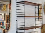 Tomado wandrek boekenrek met houten planken en ijzeren beves, Huis en Inrichting, Ophalen of Verzenden, Zo goed als nieuw