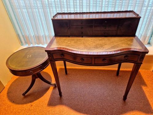 Oude mahoniehouten en lederen voetstuktafel en bureau 1950, Antiek en Kunst, Antiek | Meubels | Tafels, Ophalen