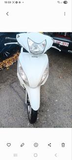 Honda Vision, blanche, bien entretenue, Enlèvement