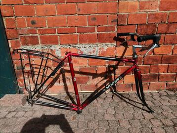 Retro fietskader met toebehoren te koop!! beschikbaar voor biedingen