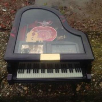 Muziekdoos piano  ballerina sieradendoosje vintage brocante