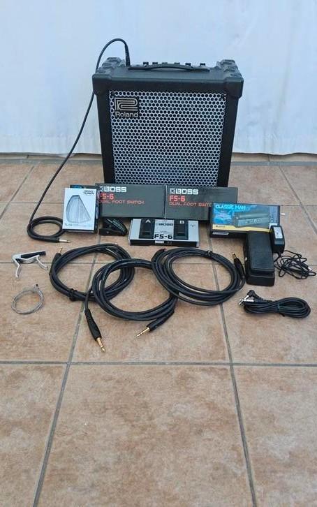 Roland Cube 40XL + toebehoren, Muziek en Instrumenten, Versterkers | Bas en Gitaar, Zo goed als nieuw, Ophalen of Verzenden