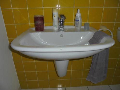 2 lavabo’s + hangtoilet Villeroy & Boch, Doe-het-zelf en Bouw, Sanitair, Zo goed als nieuw, Wastafel, Steen, Ophalen