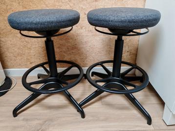 Tabouret réglable en hauteur gris / 2 pièces disponibles  beschikbaar voor biedingen