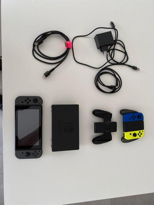 Nintendo switch, Games en Spelcomputers, Spelcomputers | Nintendo Switch, Zo goed als nieuw, Switch Original, Met 2 controllers