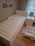 Eenpersoonsbed met matras, nachtkastje, donderen en lamp, Ophalen