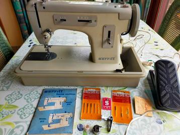 Meritt naaimachine in koffer+toebehoren. beschikbaar voor biedingen