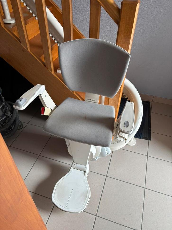 MONTE-ESCALIER COMFORT LIFT ORONA (FAIRE OFFRE), Diversen, Trapliften, Zo goed als nieuw, Met bocht, Ophalen