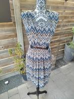 Mooie gedrapeerde jurk Mela London maat 42, Kleding | Dames, Jurken, Blauw, Maat 42/44 (L), Zo goed als nieuw, Onder de knie