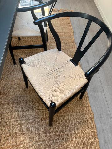2x Wishbone Chair beschikbaar voor biedingen