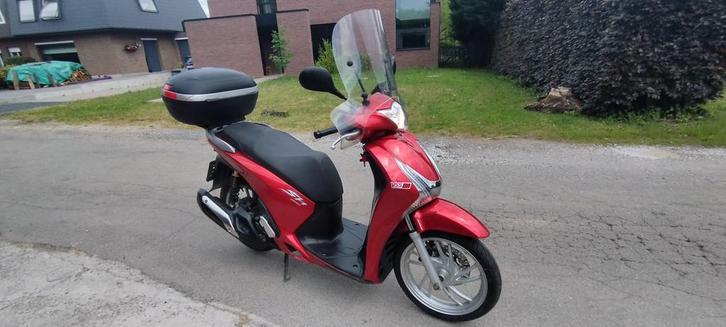 Honda SH 125 met topkoffer en windscherm., Motoren, Motoren | Honda, Particulier, Scooter, Ophalen