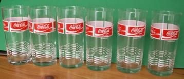 9 verres, 3 sets différents de 3 Coca Cola en langues étrang