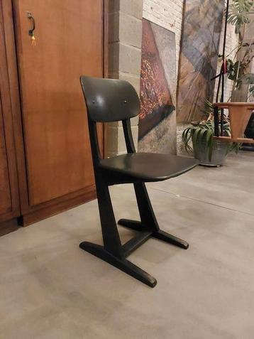 Stoel  beschikbaar voor biedingen