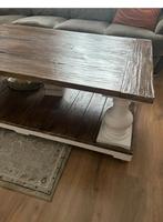 Table de salon en bois lourd, Maison & Meubles, Tables | Tables de salon, Comme neuf