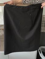 Jupe noire avec jupon damart 42, Vêtements | Femmes, Jupes, Comme neuf, Noir, Damart, Taille 42/44 (L)