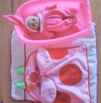 babypop 22cm + beddengoed + bad, Kinderen en Baby's, Speelgoed | Poppen, Ophalen of Verzenden, Zo goed als nieuw, Babypop