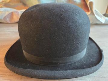 Oude bolhoed BÒHM Maurice Mélis Oostende. Kapellestraat 36 beschikbaar voor biedingen