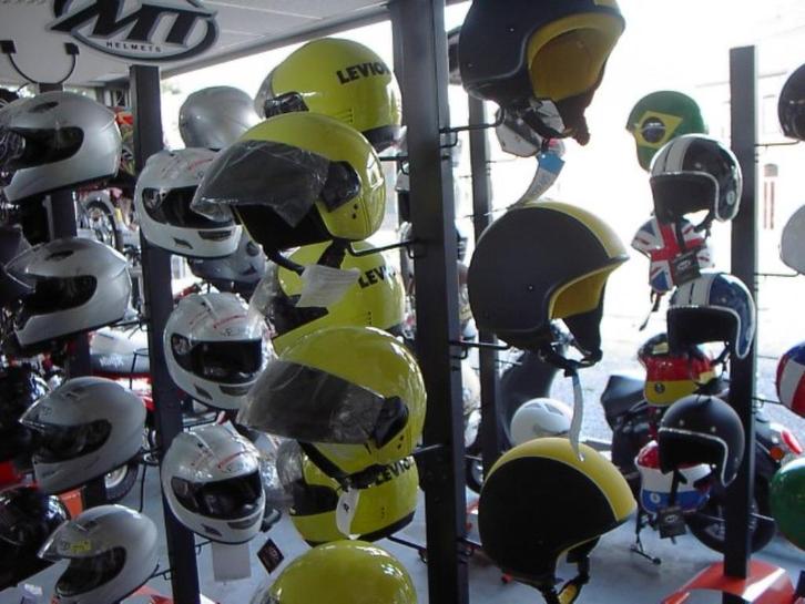 Levior helm : € 10 Voor man-cave / collectie, Fietsen en Brommers, Brommerhelmen, Nieuw, Small, Ophalen