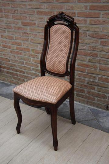 Klassieke stoel beschikbaar voor biedingen