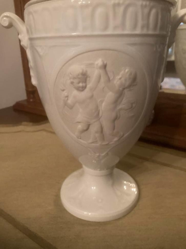 Porselein met stempel “amoretten” als nieuw, Antiek en Kunst, Antiek | Schalen, Ophalen