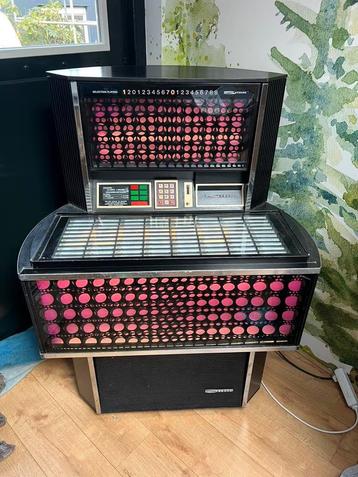Seeburg Olympian SPS160 goed spelende gereviseerde jukebox beschikbaar voor biedingen