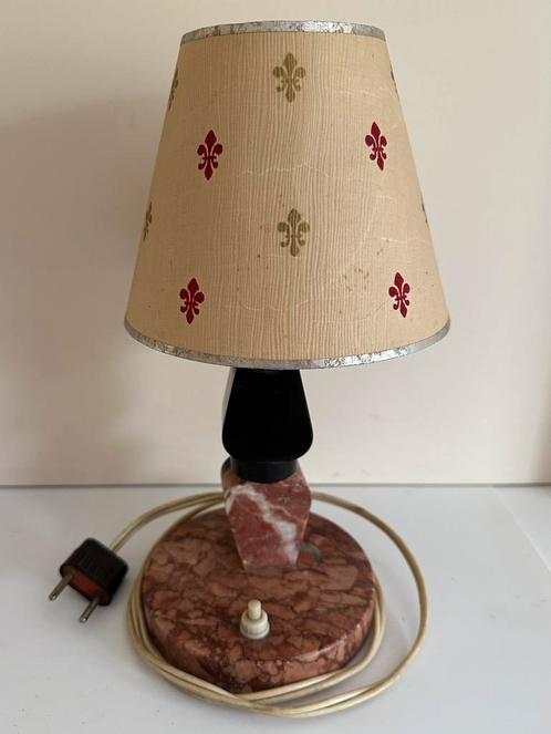 Veilleuse ancienne sur socle en marbre rouge, Maison & Meubles, Lampes | Lampes de table, Utilisé, Enlèvement ou Envoi