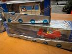 Kuifje auto triumph +caravan zwarte rotsen 1:43 atlas nieuw, Ophalen of Verzenden, Kuifje