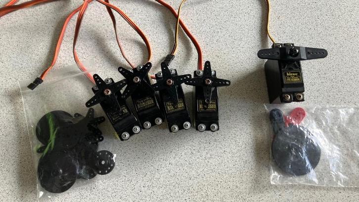 SERVO’S STANDAARD 5 Stuks, Hobby en Vrije tijd, Modelbouw | Radiografisch | Vliegtuigen, Zo goed als nieuw, Elektro, Ophalen of Verzenden