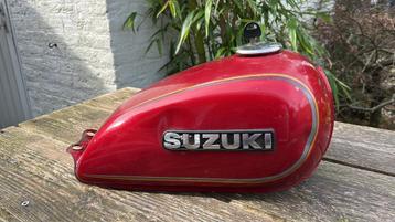 NAFTBAK / Benzinetank Suzuki, met tankdop en sleutel beschikbaar voor biedingen