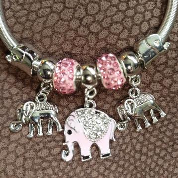 Bracelet éléphant strass  beschikbaar voor biedingen