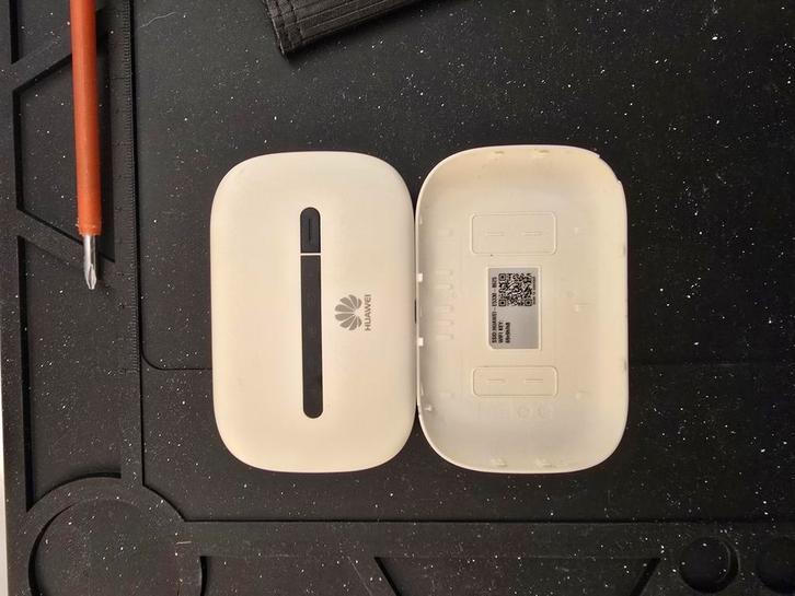 Huawei E5330Bs-2 mifi router, Computers en Software, Routers en Modems, Gebruikt, Router, Ophalen of Verzenden