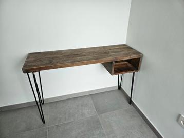 Bijzettafel/bureau beschikbaar voor biedingen