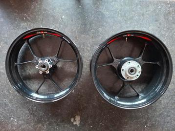 Roues Aprilia RSV4, jantes Tuono d'origine, Dorsoduro Shiv, Enlèvement ou Envoi