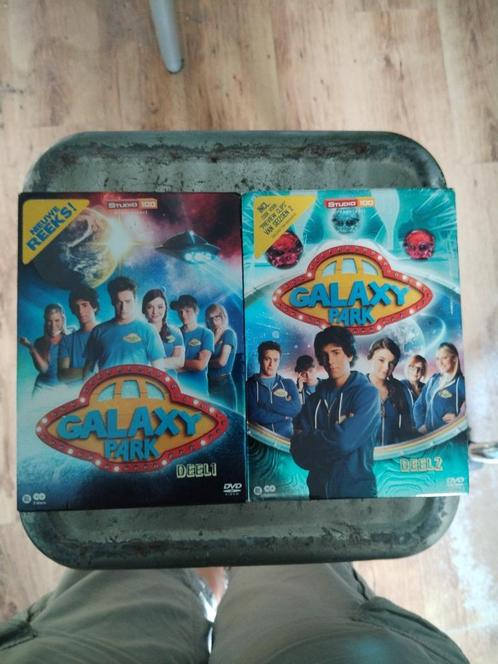 Galaxy Park compleet (deel 1-6) + 2 boekjes, Cd's en Dvd's, Dvd's | Kinderen en Jeugd, Tv fictie, Avontuur, Boxset, Alle leeftijden