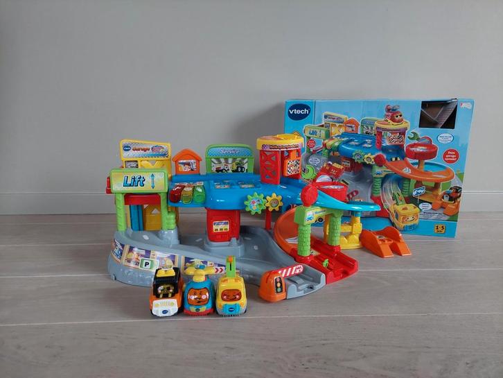 Toet toet garage met extra voertuigen, Kinderen en Baby's, Speelgoed |Speelgoedvoertuigen, Zo goed als nieuw, Ophalen